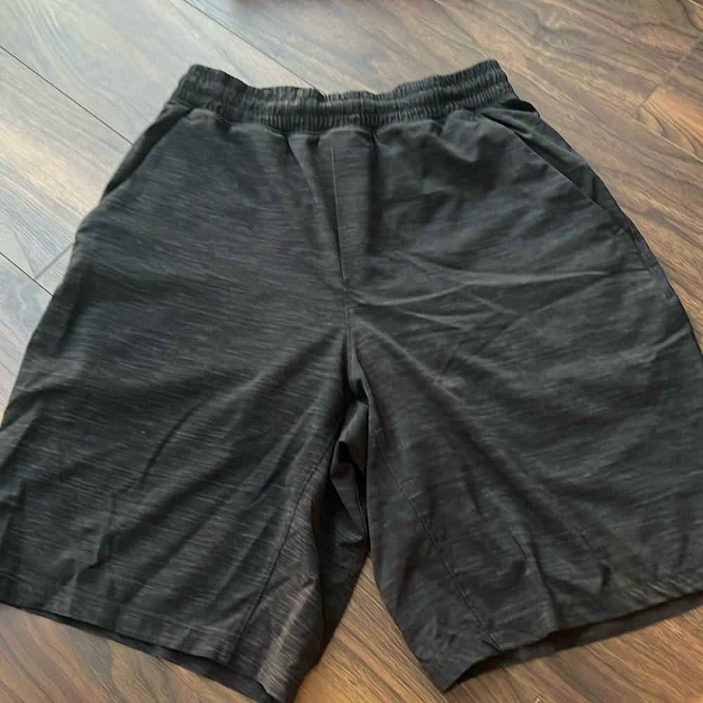 LULULEMON MENS LINER PACEBREAKER SIZE SMALL 9 INSEAM BLACK COLOR